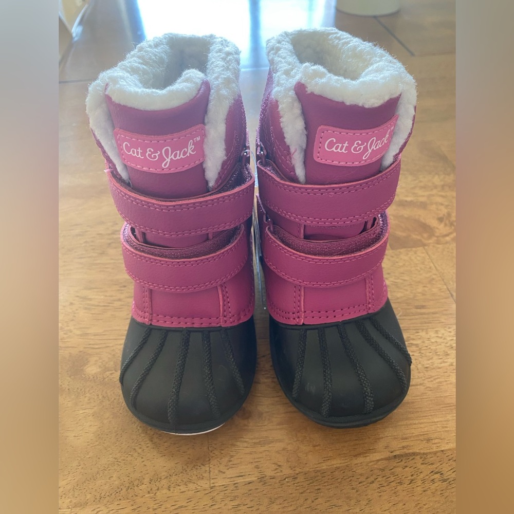 Cat and Jack winter toddler boots size 7.